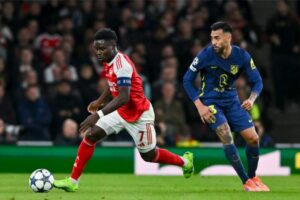 Atletico Madrid gặp khó trước Arsenal